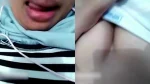 Cewek Hijab Melet Mainin Susu