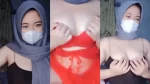 Cewek Jilbab Masker Remas Susu