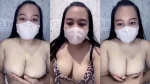 Dini Host Pedatang Baru Mainin Toketnya